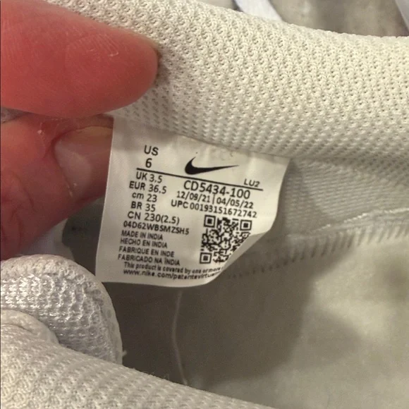 Nike All-White Leather Sneakers Sz 6 - Picture 6 of 8